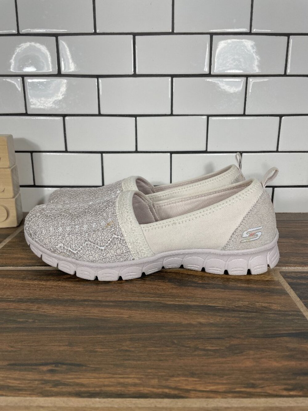 Skechers EZ Flex 3.0 Duchess Shoes Womens Size 8 Natural Comfort Slip On